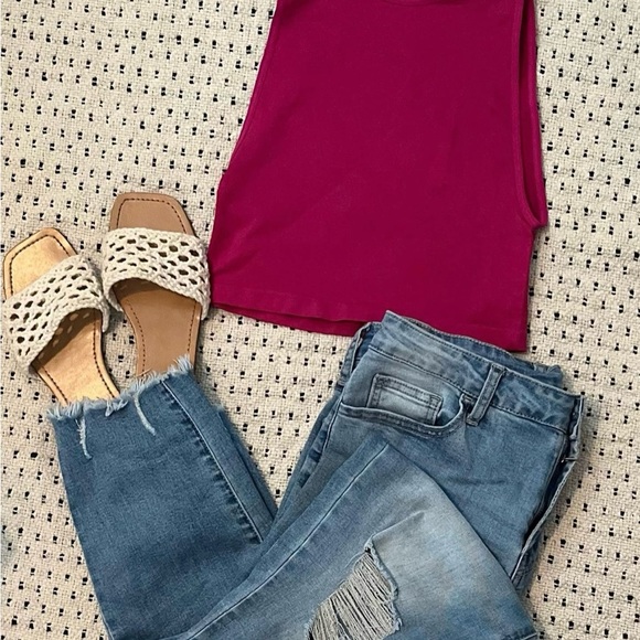 Seamless Cropped Tank - Picture 2 of 5